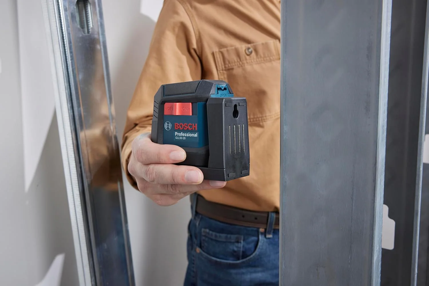 BOSCH GLL50-20, Cross Line Laser, Self Leveling, 50ft Range and Magnetic Laser Mount - Image 7