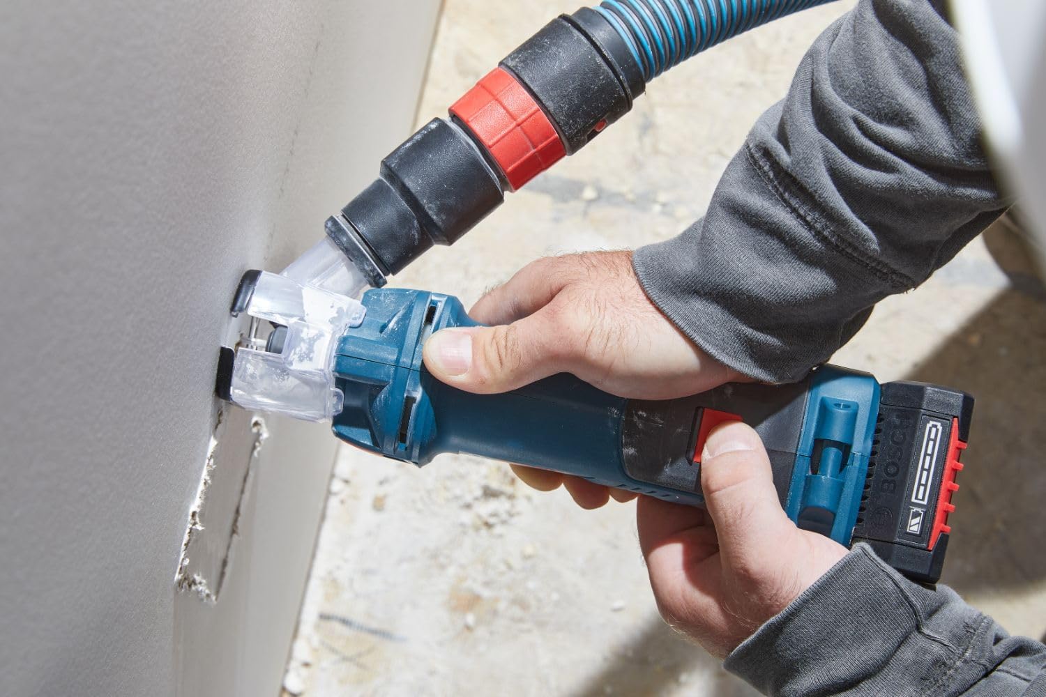 BOSCH GXL18V-291B25, 18V 2-Tool Combo Kit with Brushless Screwgun, Brushless Cut-Out Tool and (2) CORE18V® 4 Ah Advanced Power Batteries - Image 13