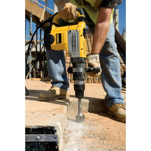 DEWALT D25891K, 19 lb. SDS MAX L-Shape Demolition Hammer - Image 3