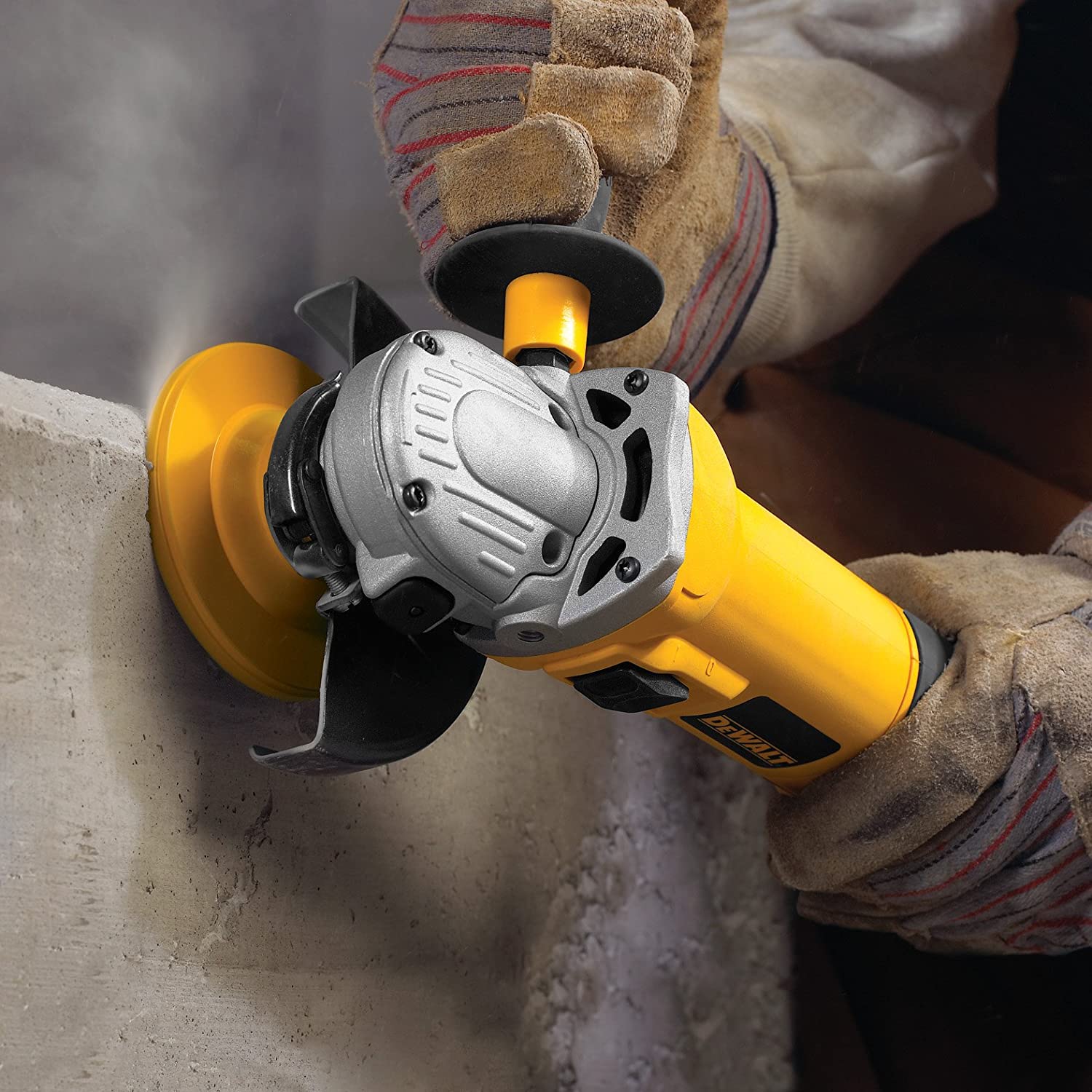 DEWALT D28131, 4-1/2'' (115 mm) / 5'' (125 mm) High Performance Grinder with Slide Switch - Image 3