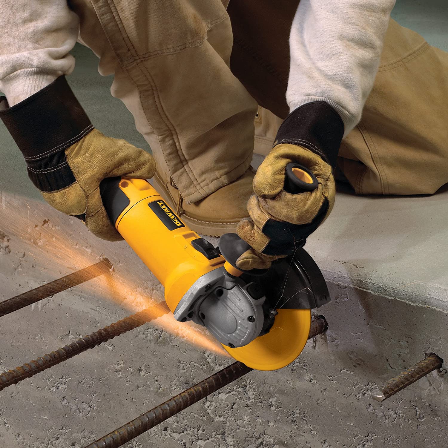 DEWALT D28131, 4-1/2'' (115 mm) / 5'' (125 mm) High Performance Grinder with Slide Switch - Image 4