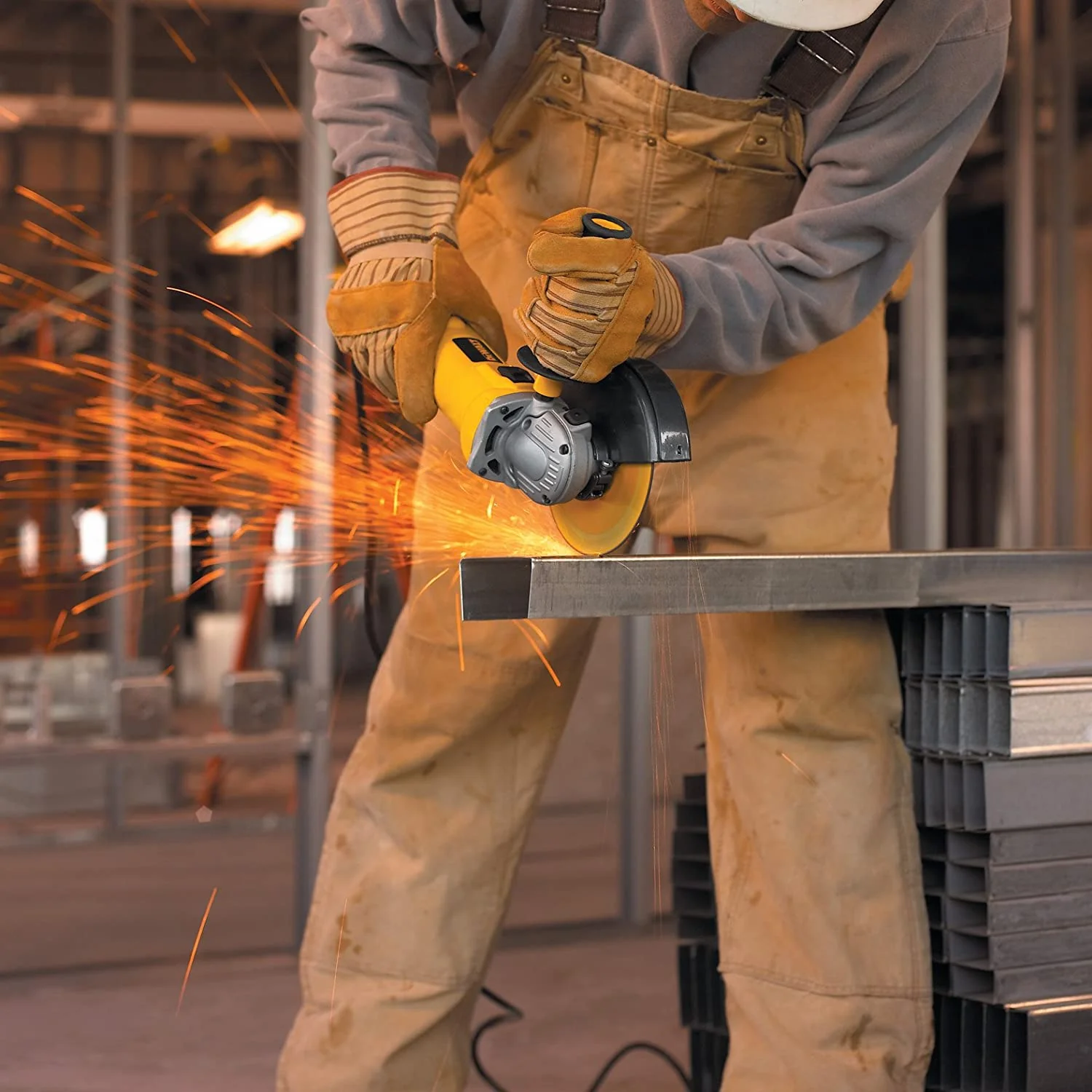DEWALT D28140, 5'' (125 mm) / 6'' (150 mm) High Performance Cut-Off/Grinder with Slide Switch - Image 4