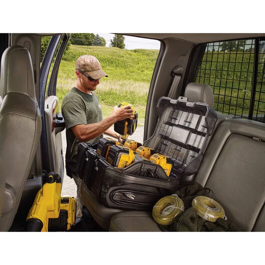 DEWALT DCB116, 40V MAX 6-Pack Charging Station - Image 3