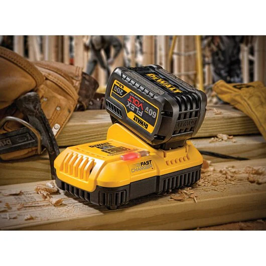 DEWALT DCB118, 20V MAX Fan Cooled Fast Charger - Image 3