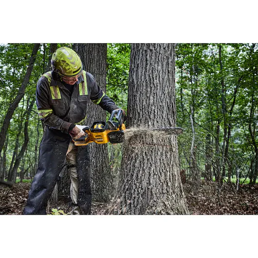 DEWALT DCCS677B, FLEXVOLT™ 60V MAX* BRUSHLESS CHAINSAW 20" (Tool Only) - Image 6