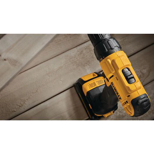 DEWALT DCD771C2BA, 20V MAX LI-ION COMPACT DRILL/DRIVER KIT WITH BONUS ACCESSORY KIT - Image 2