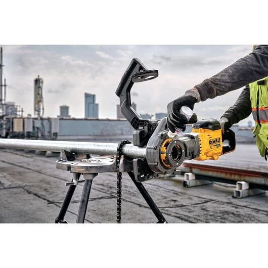 DEWALT DCE700X2, FLEXVOLT 60V MAX Pipe Threader Kit - Image 6