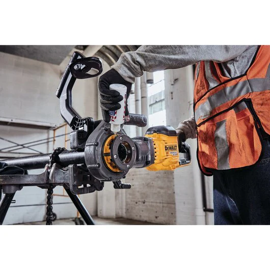 DEWALT DCE700X2K,60V MAX FLEXVOLT Pipe Threader Kit w/Die Heads - Image 5
