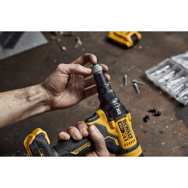 DEWALT DCF403D1, 20V MAX* XR® Brushless Cordless 3/16" Rivet Tool Kit - Image 4