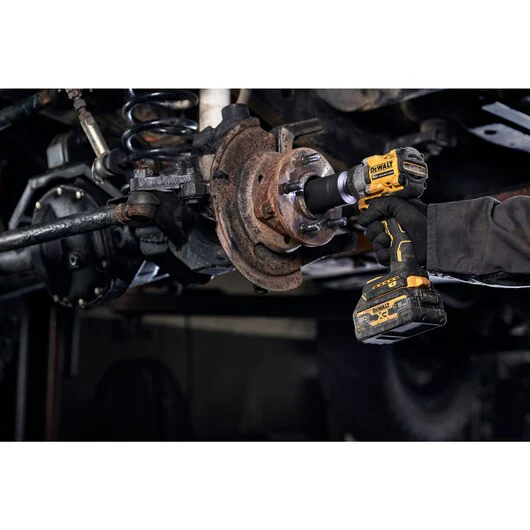 DEWALT DCF923B, 20V Max* 3/8” Hog Ring Atomic Compact Impact Wrench - Image 2