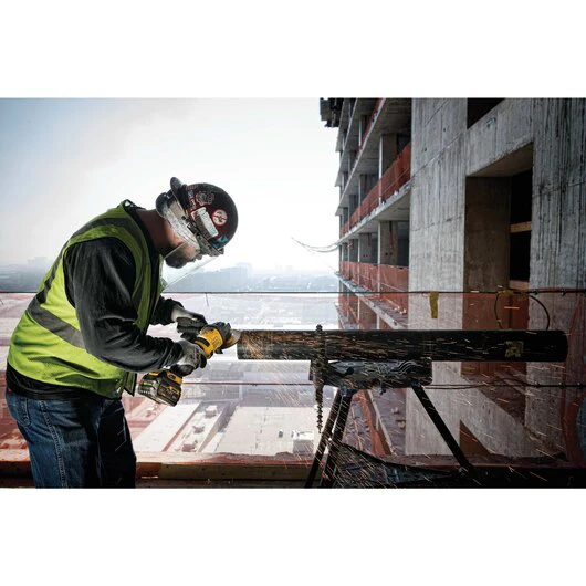 DEWALT DCG414T1, 60V MAX FLEXVOLT 4-1/2'' - 6'' Grinder w/Kickback Brake Kit (1 Battery) - Image 6