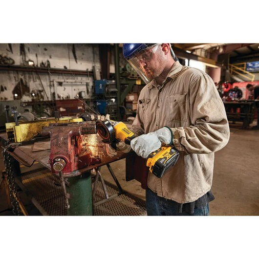 DEWALT DCG415W1, 20V MAX 4-1/2'' - 5'' Angle Grinder Kit w/Power Detect (8.0AH) - Image 4
