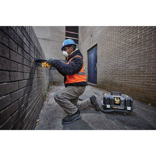 DEWALT DCG418X1, 60V MAX FLEXVOLT 4-1/2'' - 6'' Small Angle Grinder Kit (No Lock On)(9.0AH) - Image 7