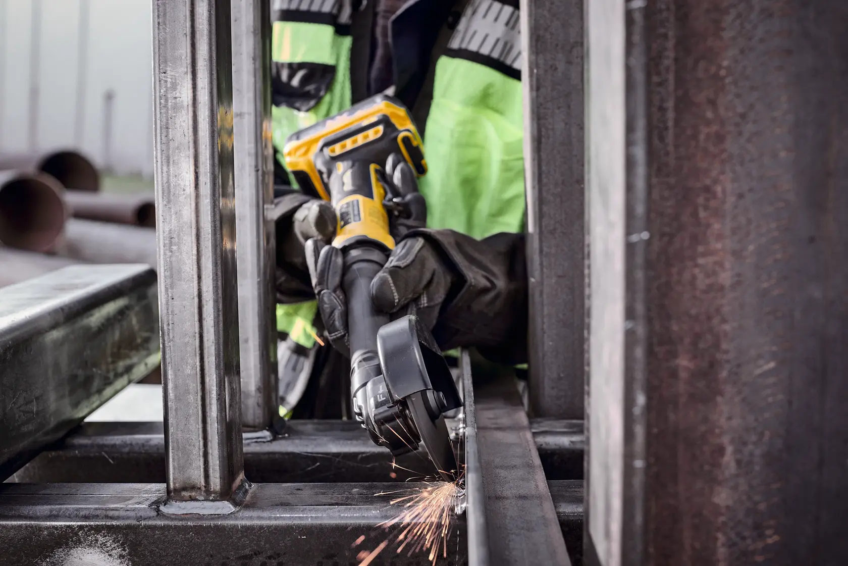 DEWALT DCG432XB, Atomic™ 20V MAX* 4 In. Extended Cut-Off Tool (Tool Only) - Image 8