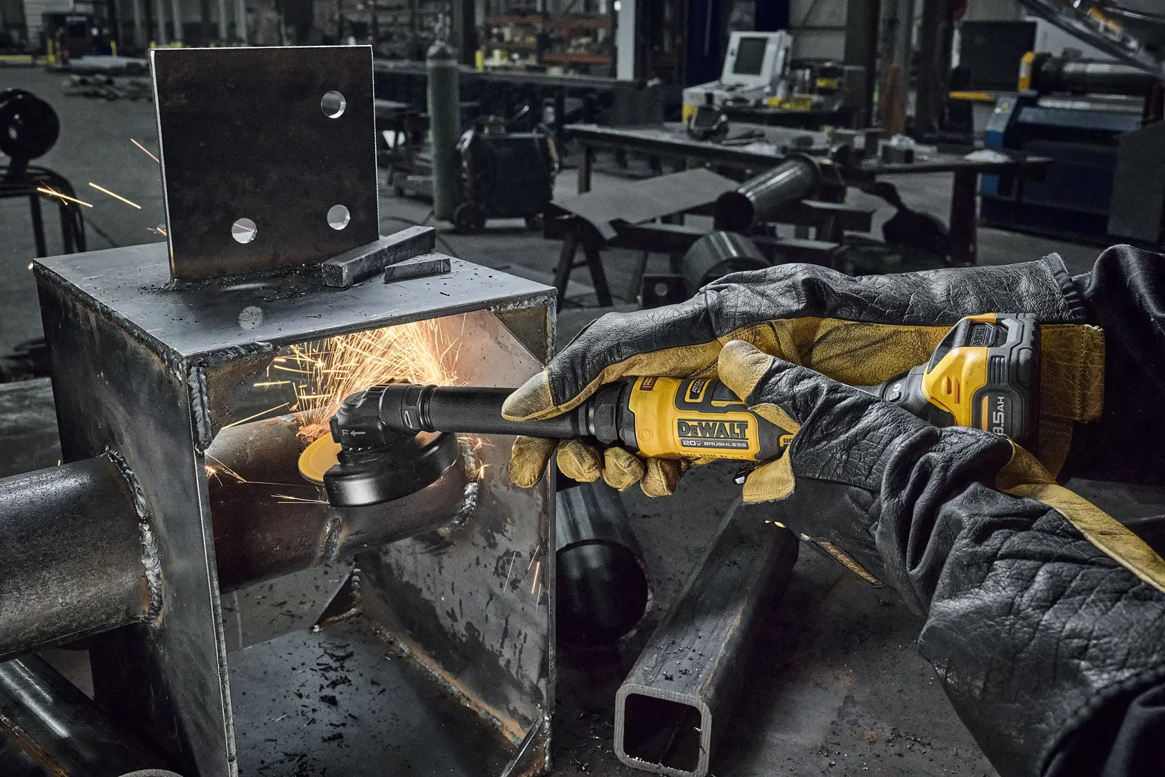 DEWALT DCG432XB, Atomic™ 20V MAX* 4 In. Extended Cut-Off Tool (Tool Only) - Image 9