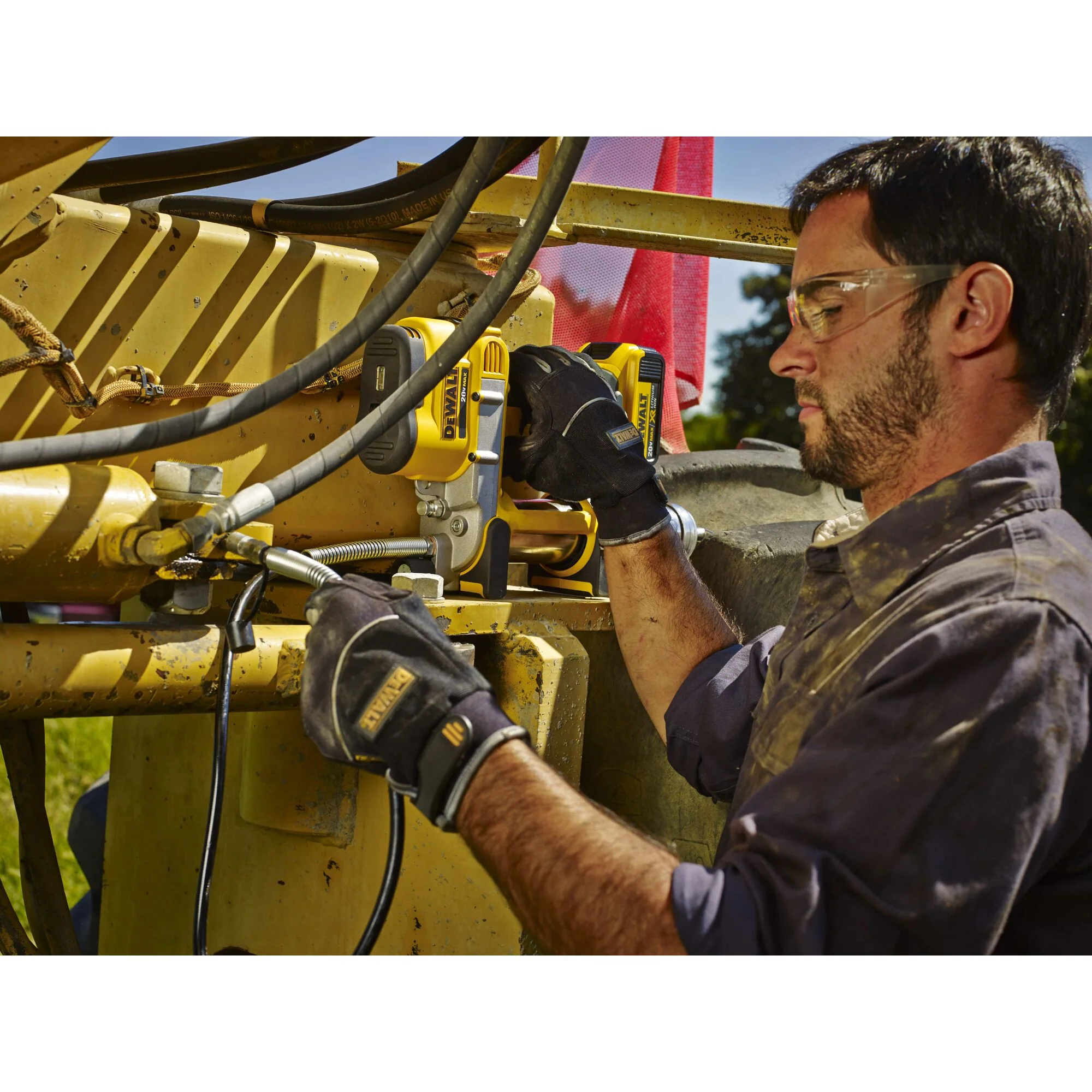 DEWALT DCGG571B, 20V MAX GREASE GUN (Tool Only) - Image 3