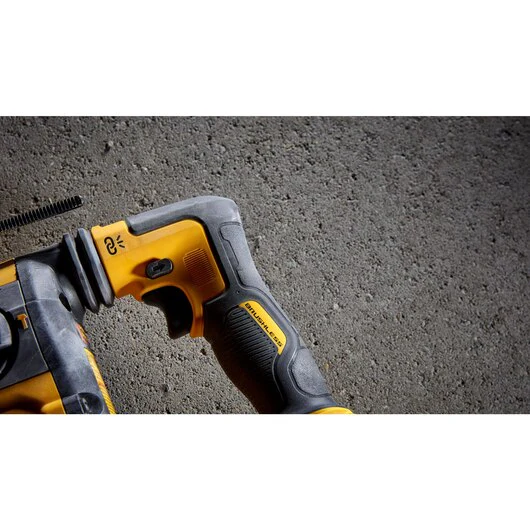 DEWALT DCH416X2, 60V MAX 1-1/4'' SDS Plus Rotary Hammer Kit - Image 2
