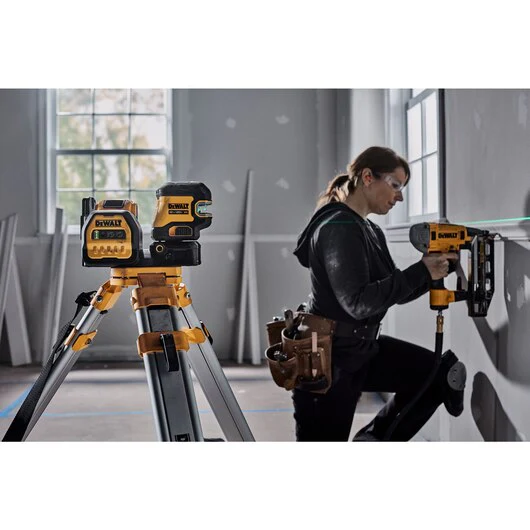 DEWALT DCLE34220G, 20V MAX Cordless 2-Spot Green Line Laser Kit - Image 2