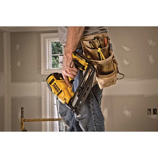 DEWALT DCN660D1, 20V MAX 16 Ga Angled Cordless Finish Nailer Kit - Image 3