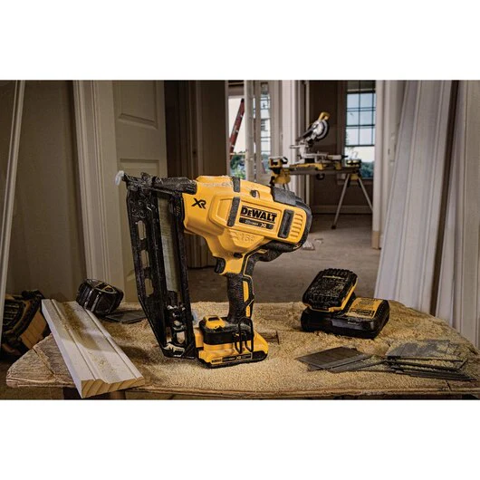 DEWALT DCN660D1, 20V MAX 16 Ga Angled Cordless Finish Nailer Kit - Image 4