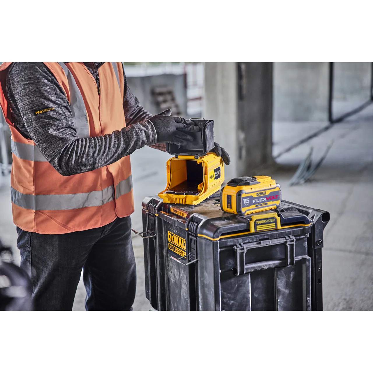 DEWALT DCPS310AG2, Concrete Vibrator - Backpack - Kit - Image 7