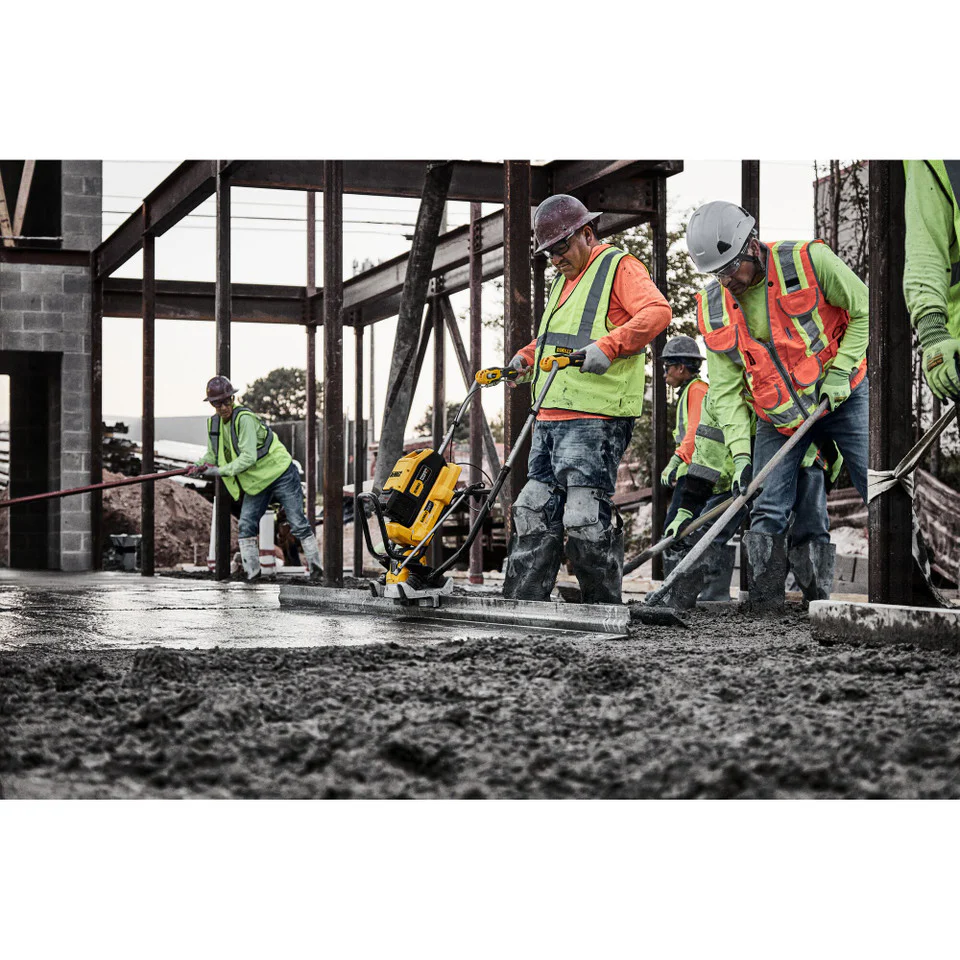 DEWALT DCPS330AG2, 60V Brushless Vibrating Screed - Image 4