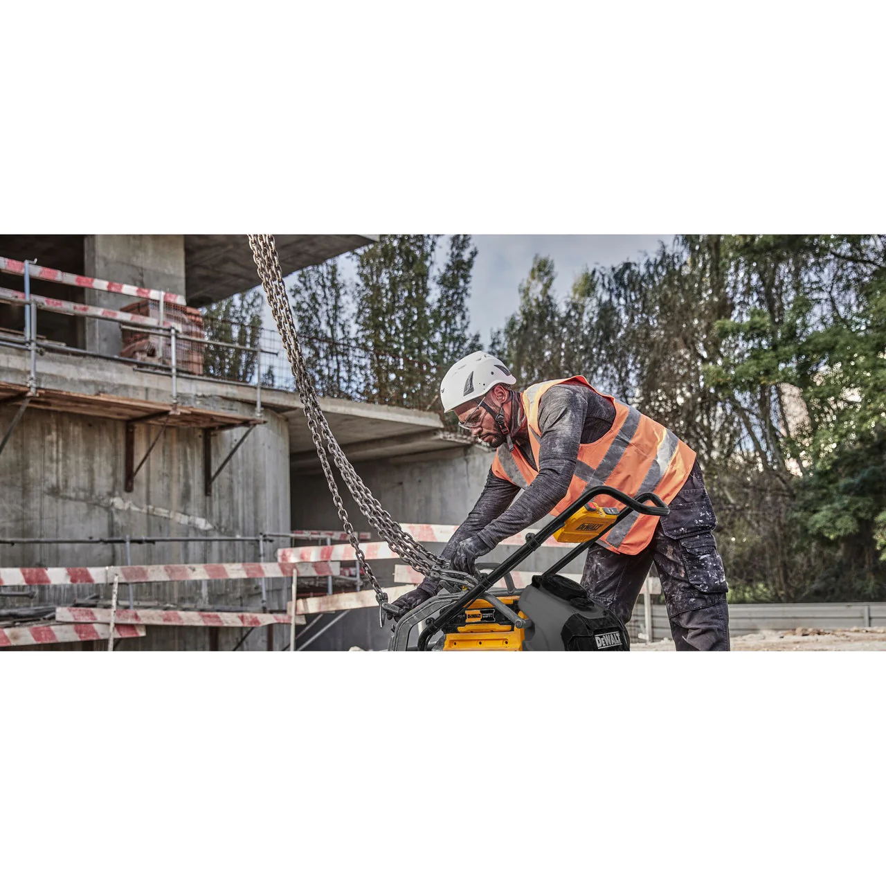 DEWALT DCPS7154AG2, 60V Brushless Plate Compactor Kit - Image 5