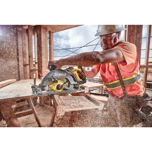 DEWALT DCS577X1, 60V MAX FLEXVOLT 7-1/4'' Worm Drive Circular Saw Kit (9.0 Ah) - Image 4