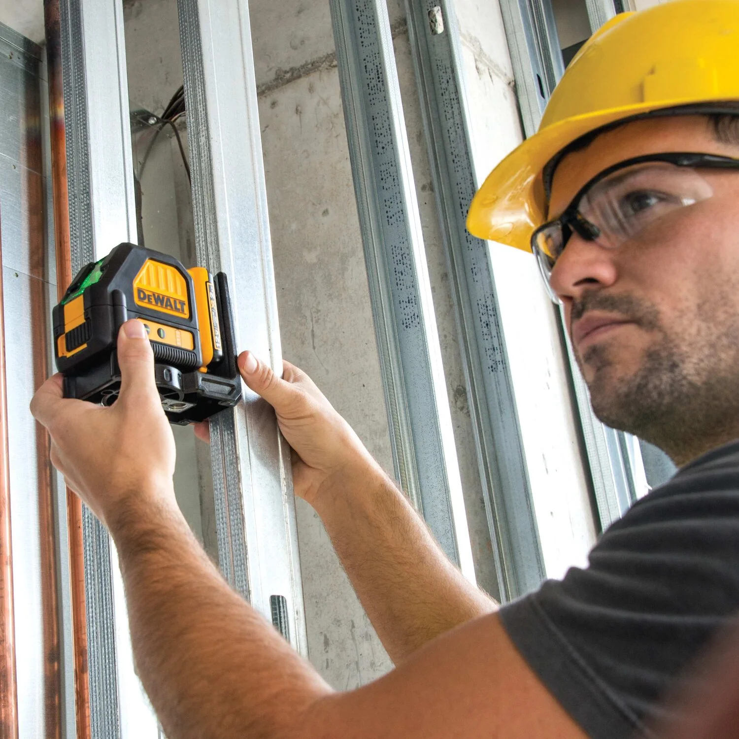 DEWALT DW088LG, 12V MAX Green Cross Line Laser - Image 2