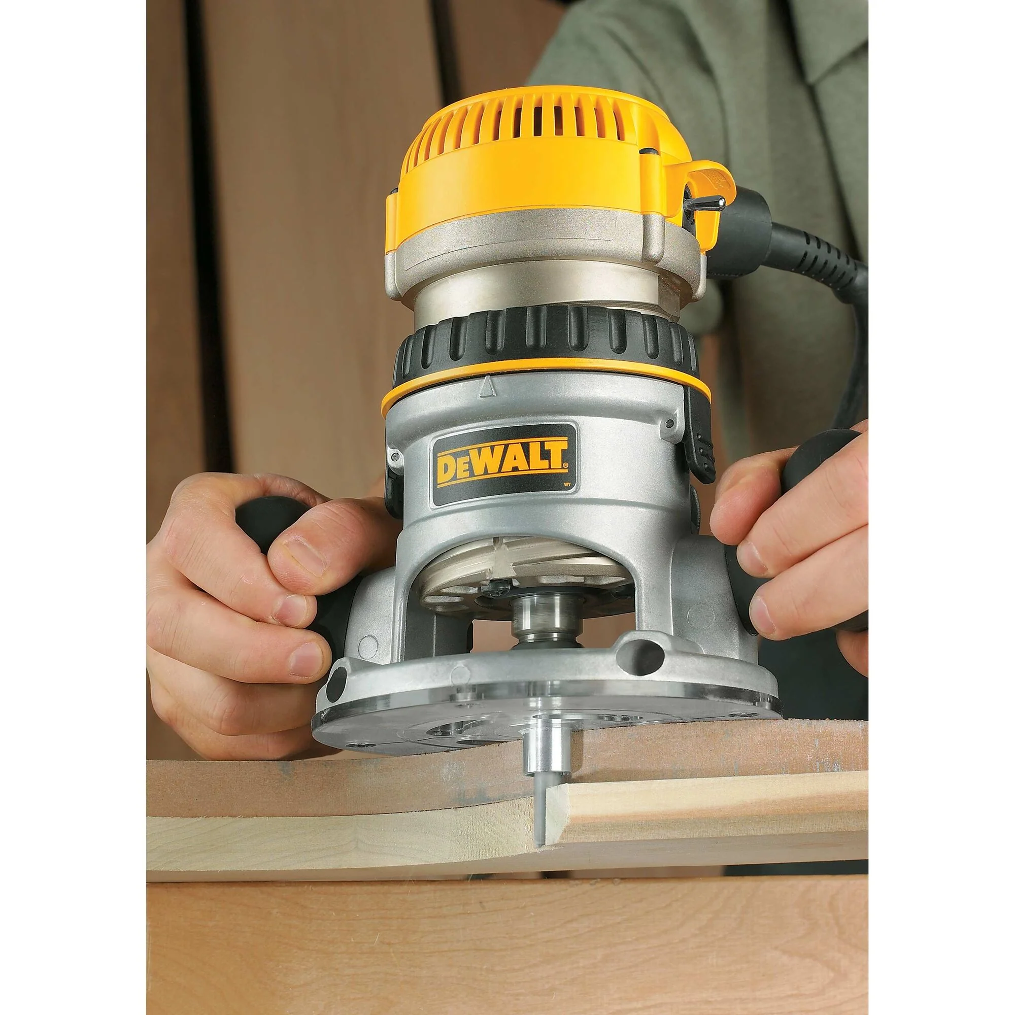DEWALT DW616K, 1-3/4 HP (maximum motor HP) Fixed Base Router Kit - Image 2