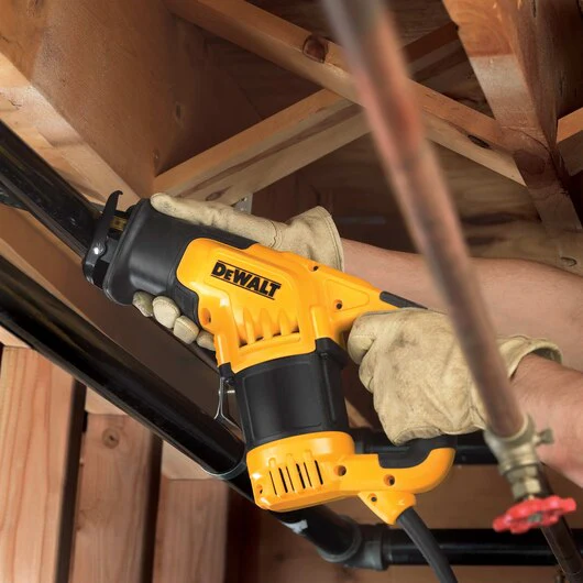 DEWALT DWE357, 12.0 Amp Compact Reciprocating Saw - Image 2