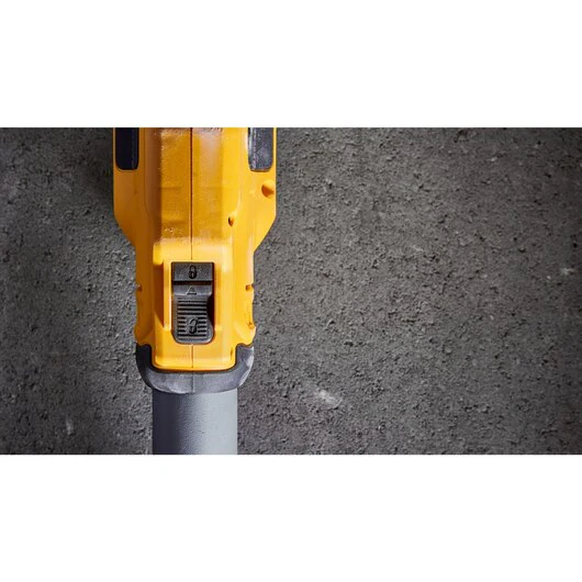 DEWALT DWE7800,  4.7 Amp Electric Drywall Sander - Image 2