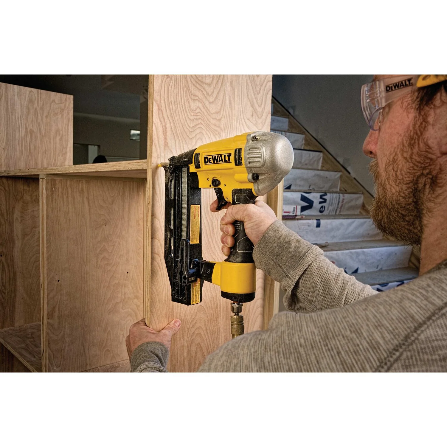 DEWALT DWFP71917, 16 GA Precision Point Finish Nailer - Image 3