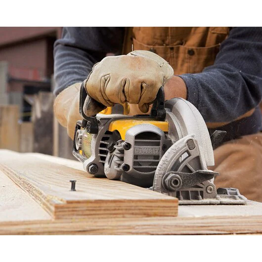DEWALT DWS535, 7-1/4'' Worm Drive Circular Saw - Image 7