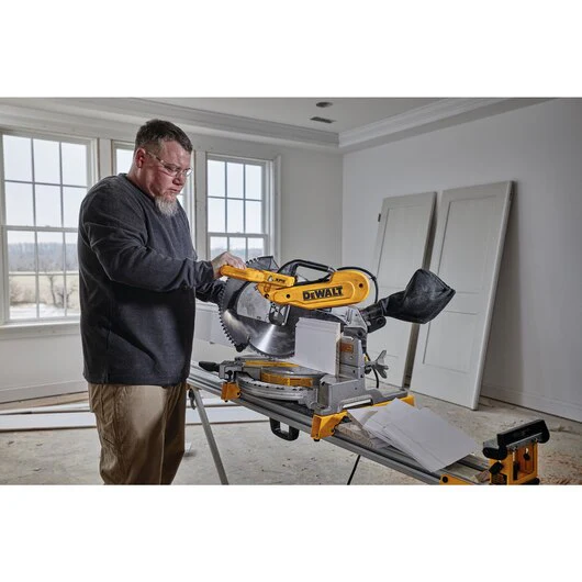 DEWALT DWS779, 12'' Double-Bevel Sliding Compound Miter Saw - Image 5