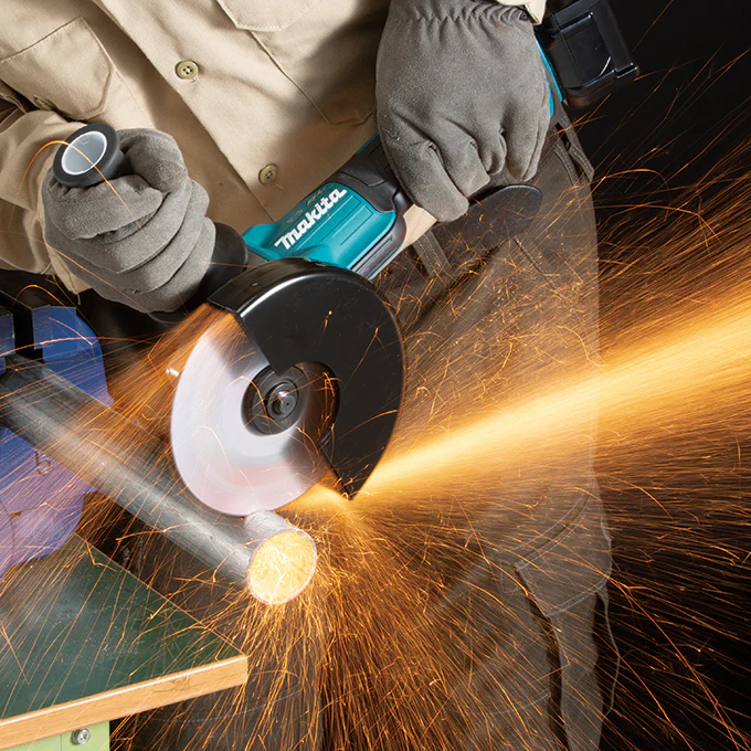 Makita GA036GZ, 40Vmax XGT Brushless 6" Angle Grinder (Tool Only) - Image 3