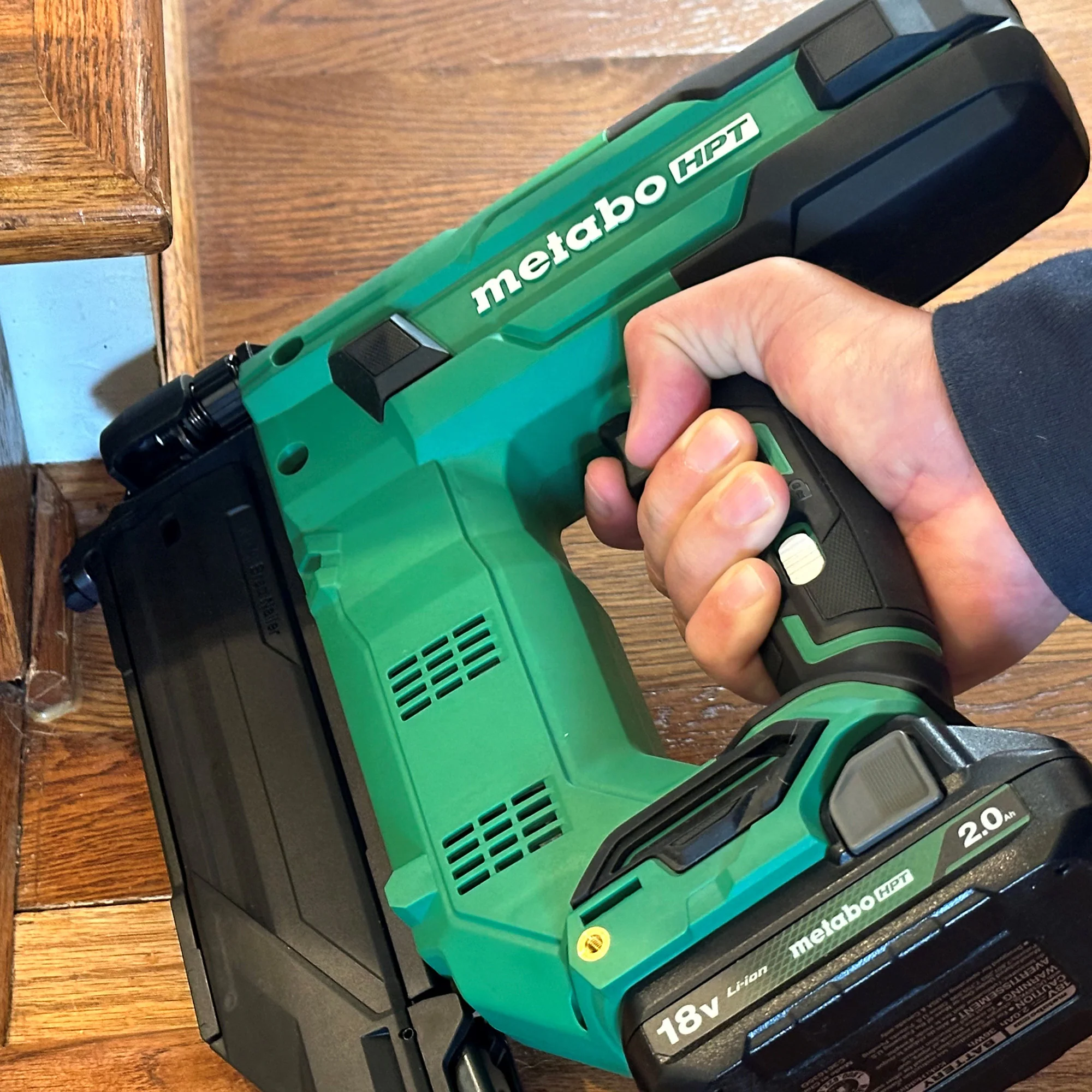 Metabo HPT NT1850DGM, 18V MULTIVOLT™ 18 GAUGE COMPACT BRAD NAILER (1 x 2.0Ah) - Image 6