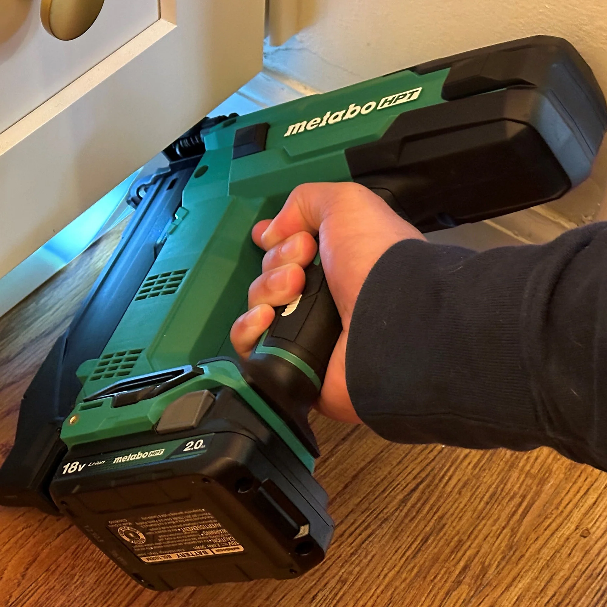 Metabo HPT NT1850DGM, 18V MULTIVOLT™ 18 GAUGE COMPACT BRAD NAILER (1 x 2.0Ah) - Image 8