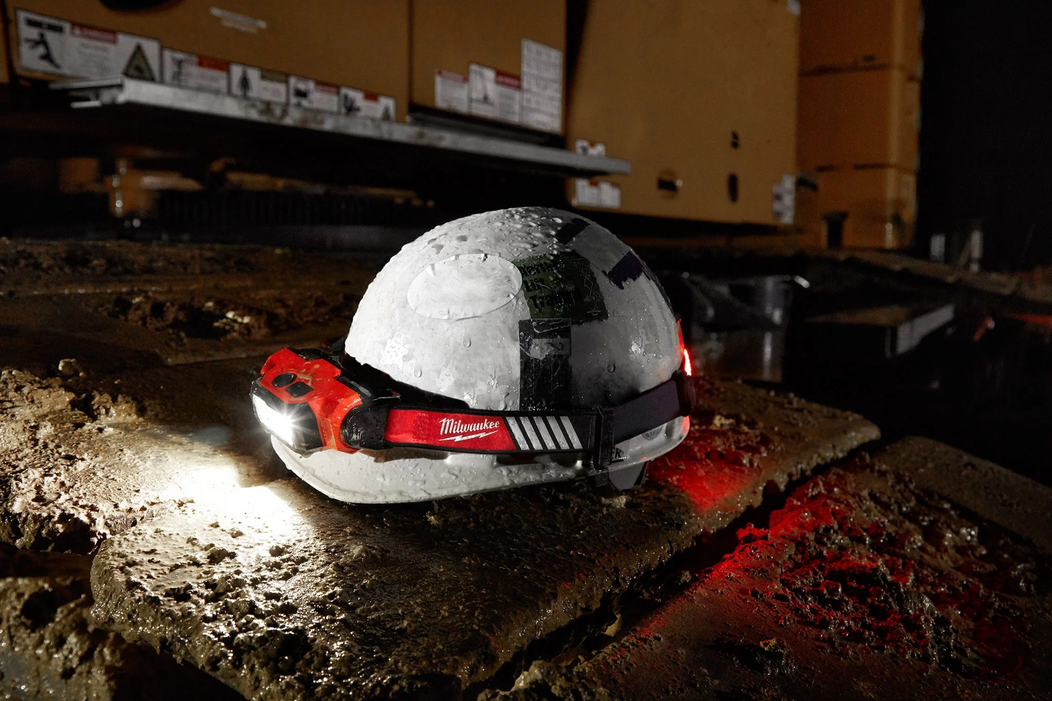 Milwaukee 2116-21, USB Rechargeable BEACON Hard Hat Light - Image 2