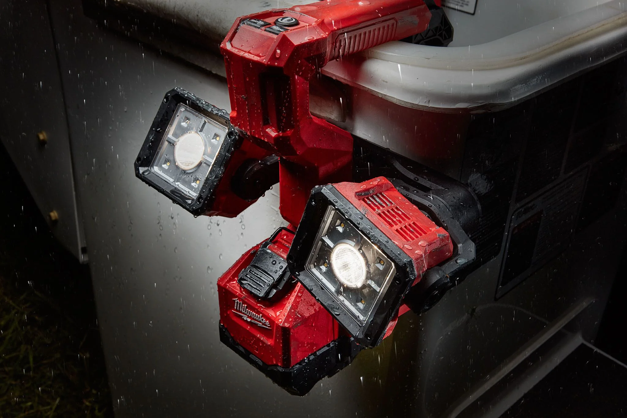 Milwaukee 2122-20, M18 Utility Bucket Light - Image 4