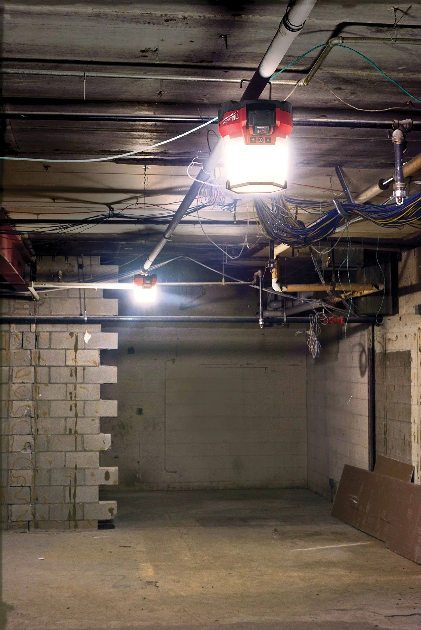 Milwaukee 2146-20, M18 Radius LED Compact Site Light W/One Key (Tool Only) - Image 3