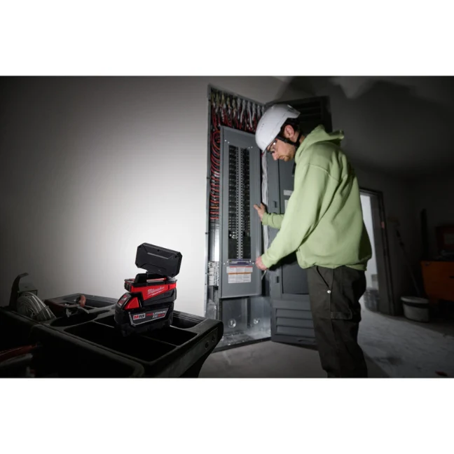 Milwaukee 2359-20, M18™ ROVER™ Compact Folding Flood Light w/ USB Charging - Image 7