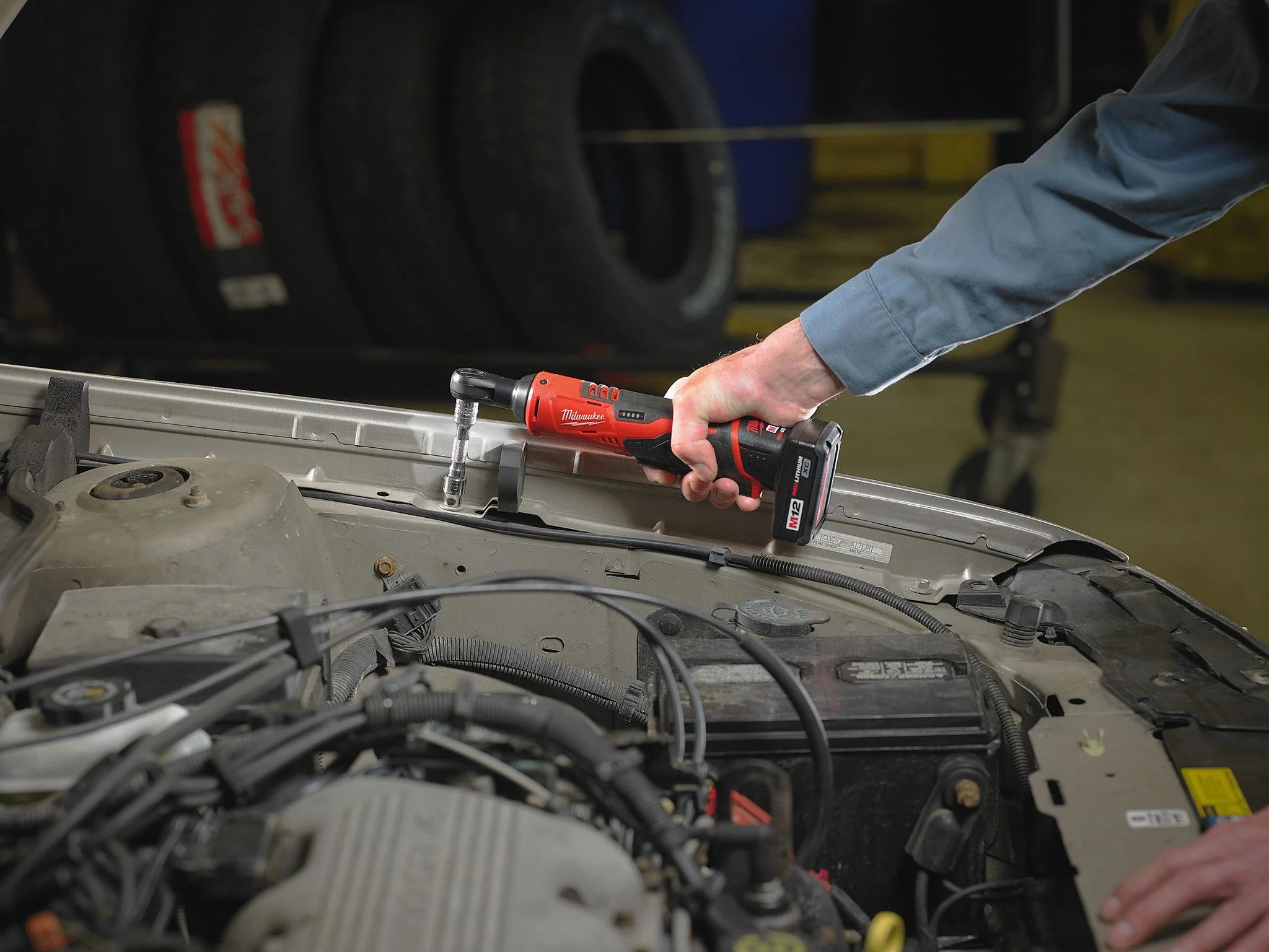 Milwaukee 2457-21, M12 Cordless 3/8" Ratchet Kit - Image 4
