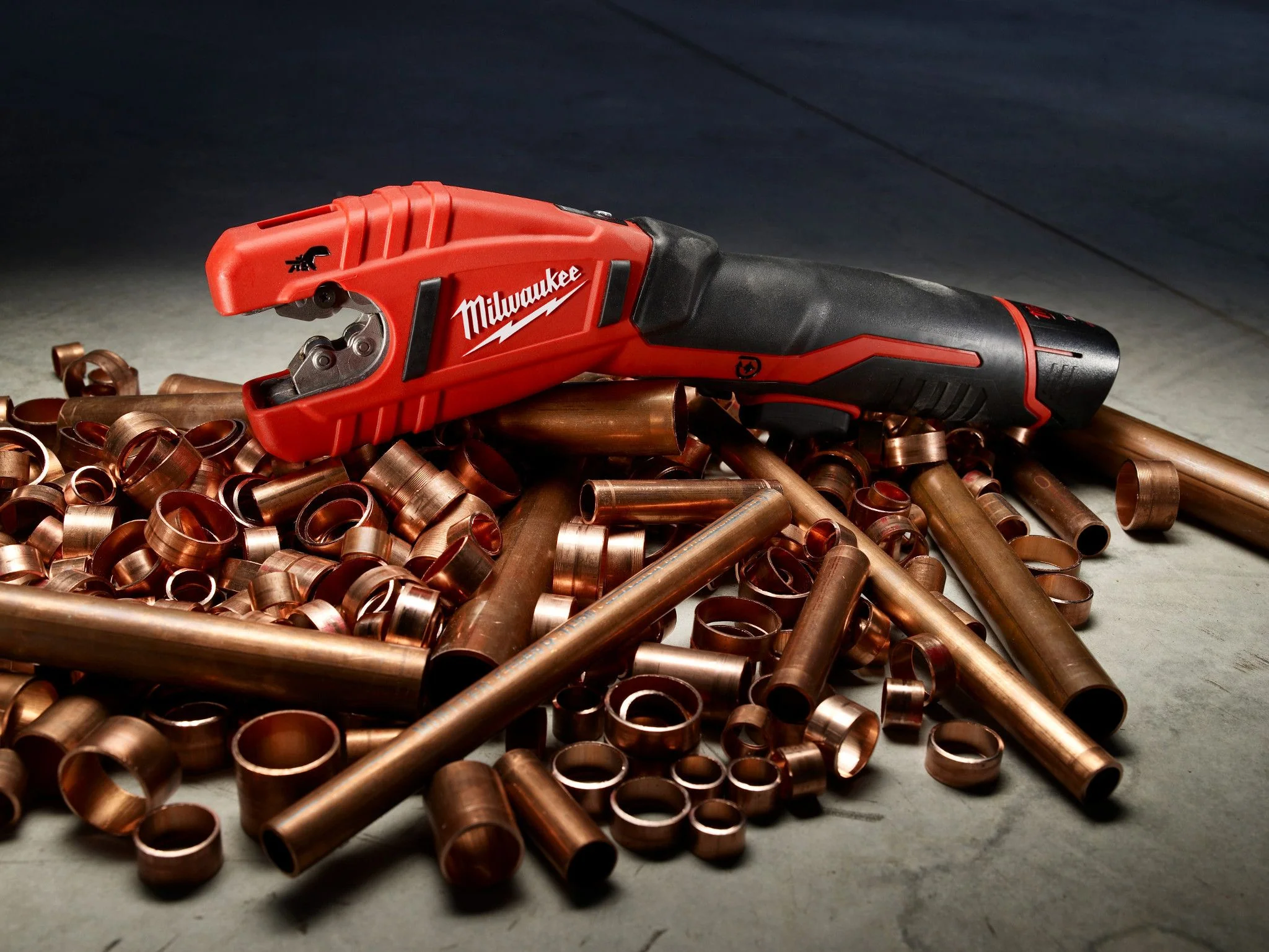 Milwaukee 2471-20, M12 Cordless Copper Tubing Cutter (Tool Only) - Image 4