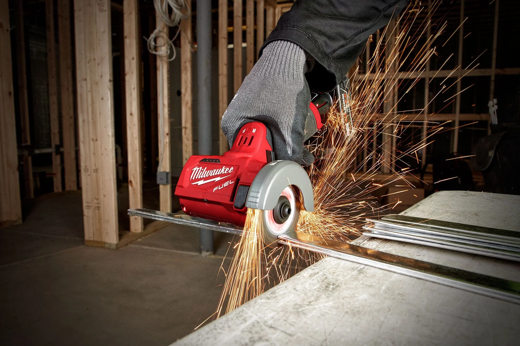 Milwaukee 2522-21XC, M12 FUEL 3" Compact Cut Off Tool Kit - Image 5