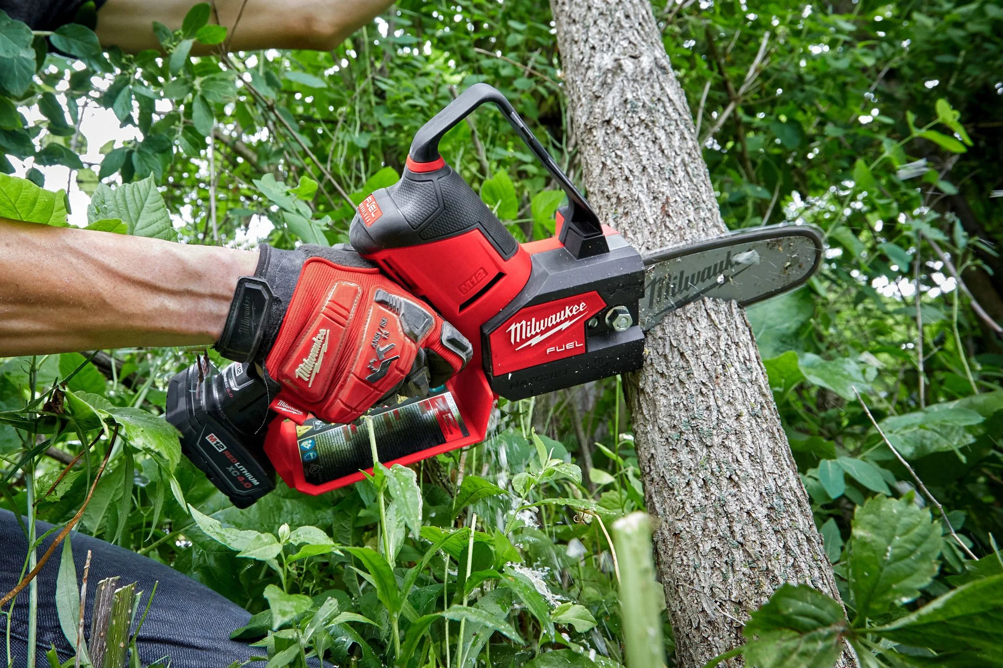 Milwaukee 2527-20, M12 FUEL HATCHET Pruning Saw (Tool Only) - Image 3