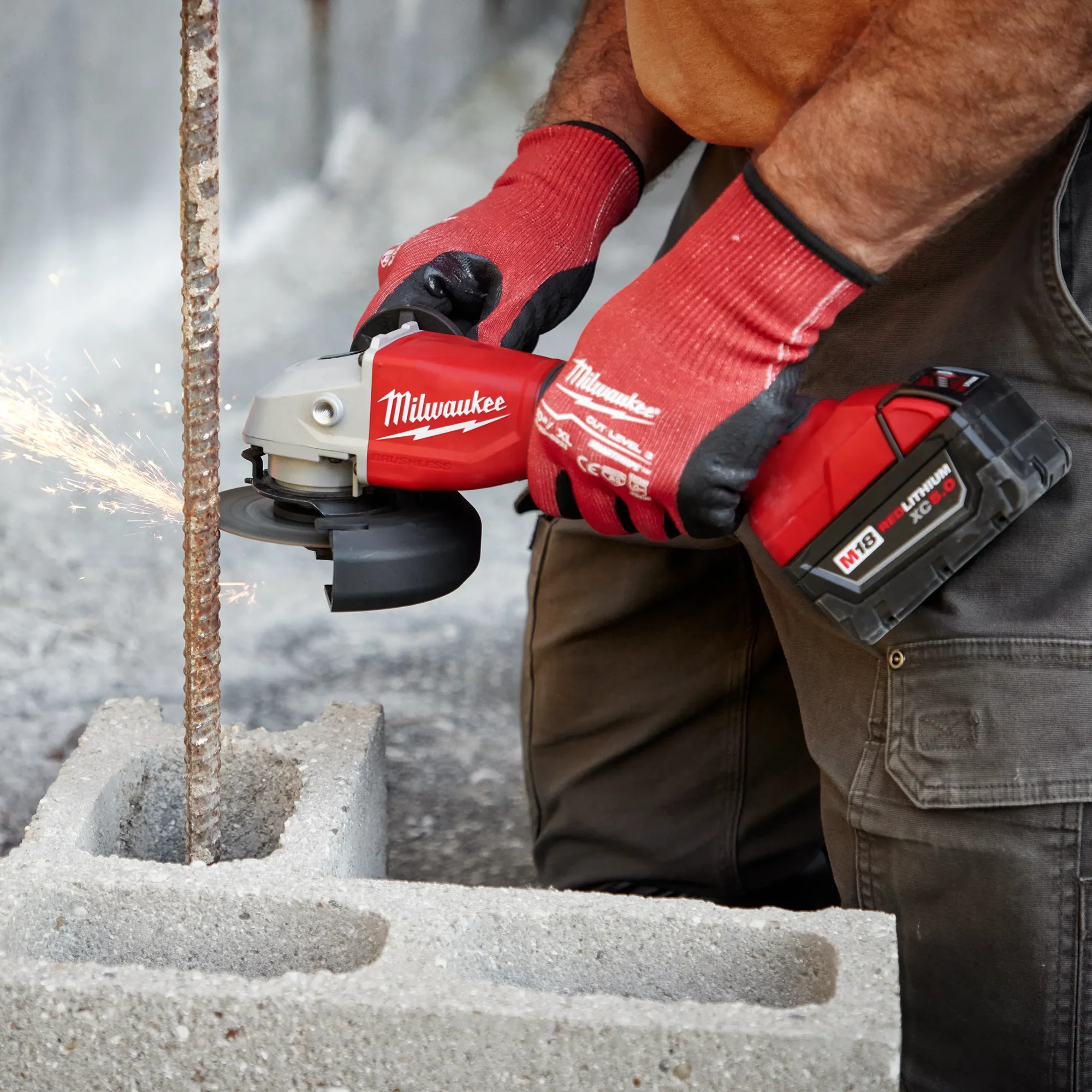 Milwaukee 2686-20, M18™ Brushless 4-1/2" / 5" Cut-Off Grinder, Paddle Switch - Image 3
