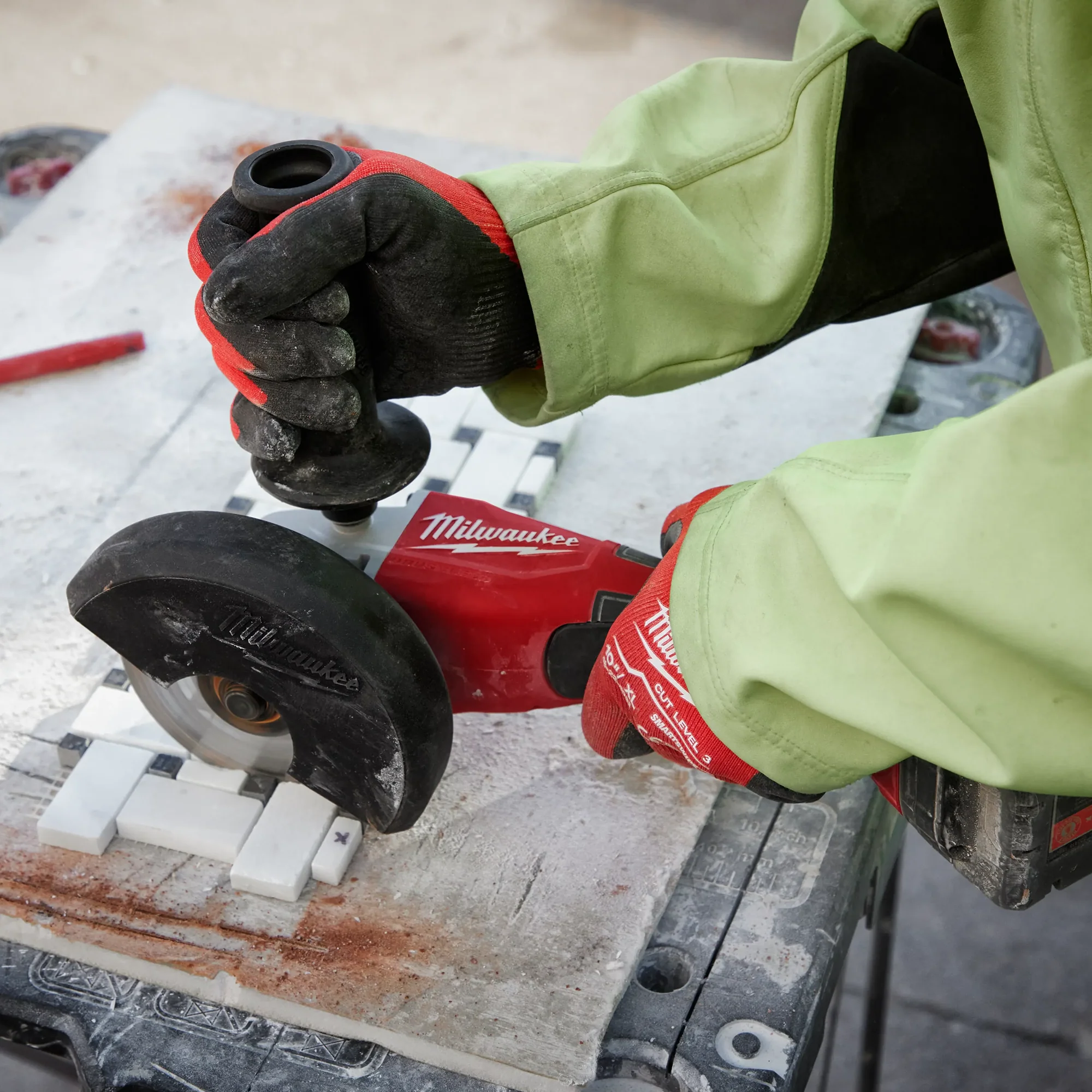 Milwaukee 2686-20, M18™ Brushless 4-1/2" / 5" Cut-Off Grinder, Paddle Switch - Image 4