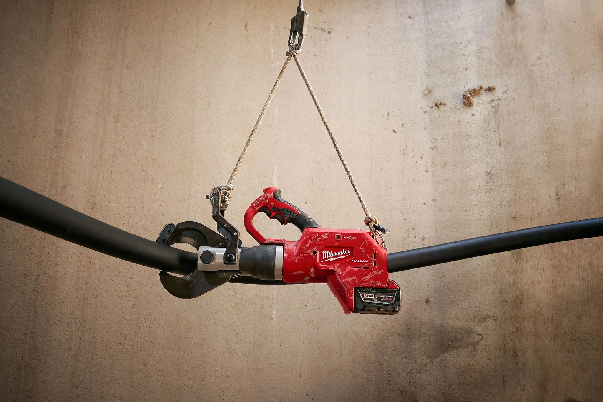 Milwaukee 2776R-21, M18™ FORCE LOGIC™ 3” Underground Cable Cutter w/ Wireless Remote - Image 5