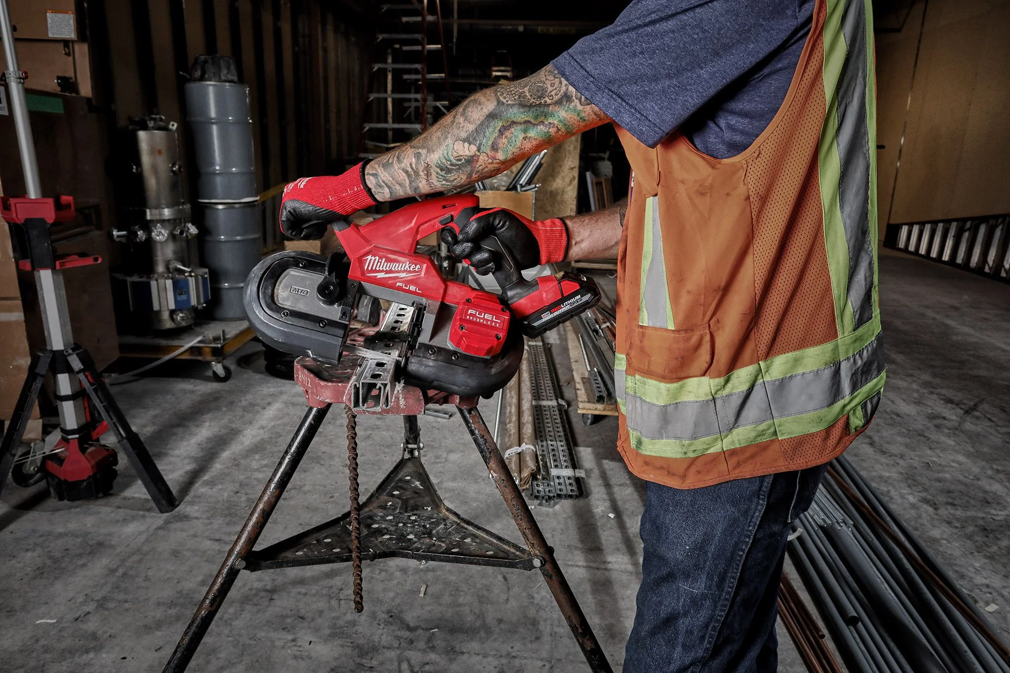 Milwaukee 2829S-20, M18 FUEL Compact Dual-Trigger Band Saw (Tool Only) - Image 3